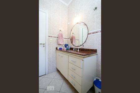 Casa à venda com 320m², 4 quartos e 6 vagas Casa à venda com 320m², 4 quartos e 6 vagasBanheiro da suíte 1