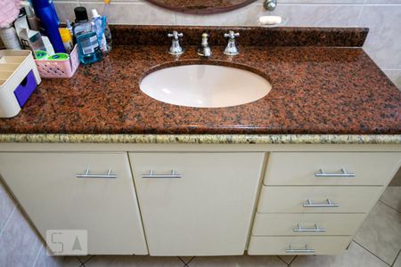 Casa à venda com 320m², 4 quartos e 6 vagas Casa à venda com 320m², 4 quartos e 6 vagasBanheiro da suíte 1