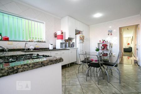 Casa à venda com 320m², 4 quartos e 6 vagas Casa à venda com 320m², 4 quartos e 6 vagasCozinha