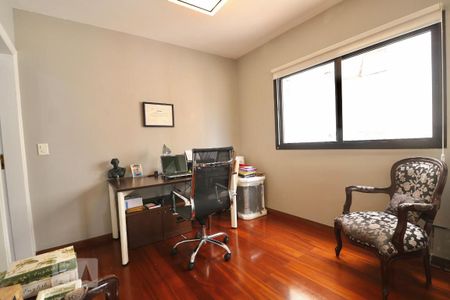 Apartamento à venda com 200m², 3 quartos e 3 vagasEscritório