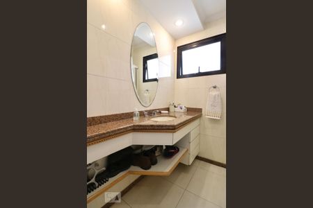 Apartamento à venda com 200m², 3 quartos e 3 vagasBanheiro 3 - Suíte