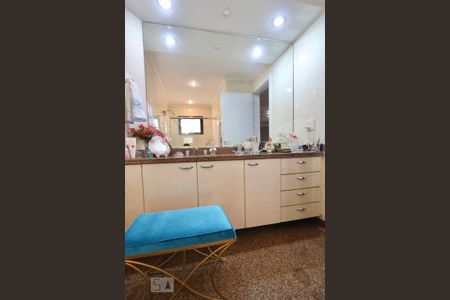 Apartamento à venda com 200m², 3 quartos e 3 vagasBanheiro 2 - Suíte