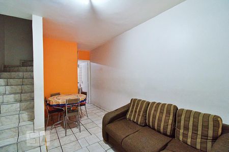 Sala de casa para alugar com 2 quartos, 78m² em Jardim Henriqueta, Taboão da Serra