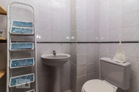 Apartamento à venda com 95m², 3 quartos e 2 vagas Apartamento à venda com 95m², 3 quartos e 2 vagasBanheiro de Serviço