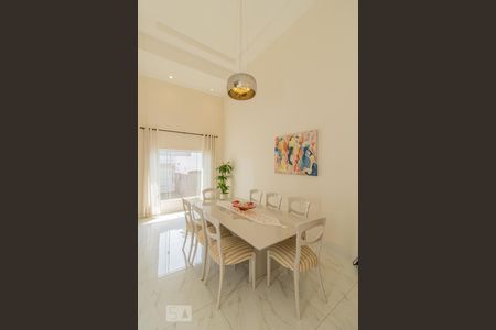 Casa para alugar com 420m², 4 quartos e 7 vagasDetalhe da Sala de Jantar