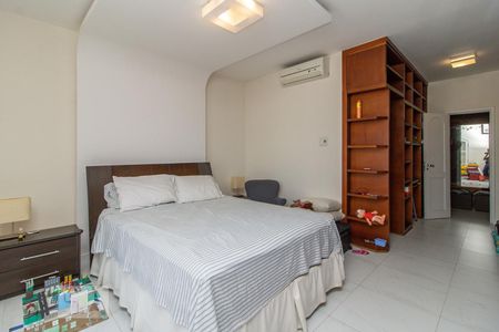 Casa para alugar com 420m², 4 quartos e 7 vagasSuíte 2