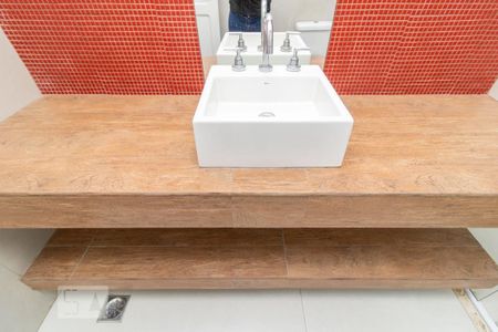 Casa para alugar com 420m², 4 quartos e 7 vagasDetalhe do Banheiro da Suíte Canadense