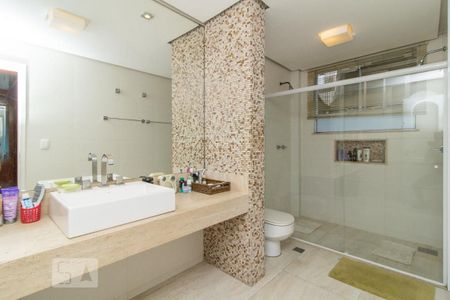 Casa para alugar com 420m², 4 quartos e 7 vagasBanheiro da Suíte 2