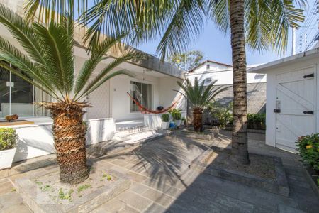 Casa para alugar com 420m², 4 quartos e 7 vagasQuintal