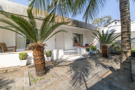 Casa para alugar com 420m², 4 quartos e 7 vagasQuintal