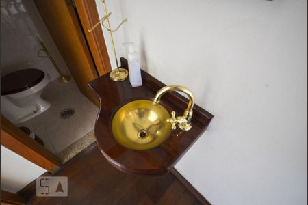 Apartamento à venda com 248m², 3 quartos e 3 vagas Apartamento à venda com 248m², 3 quartos e 3 vagasLavabo