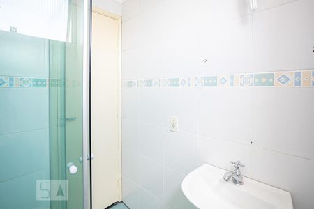 Banheiro de apartamento à venda com 2 quartos, 60m² em Umuarama, Osasco