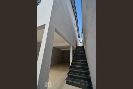 Casa à venda com 125m², 3 quartos e 3 vagas Casa à venda com 125m², 3 quartos e 3 vagasEscada
