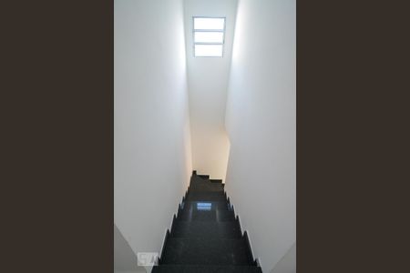 Casa à venda com 125m², 3 quartos e 3 vagas Casa à venda com 125m², 3 quartos e 3 vagasEscada
