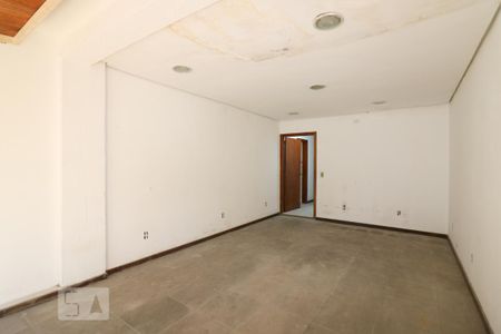 Garagem de casa à venda com 3 quartos, 150m² em Farrapos, Porto Alegre