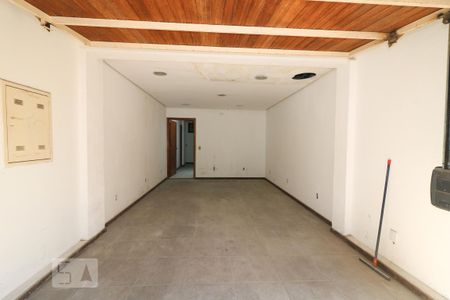 Garagem de casa à venda com 3 quartos, 150m² em Farrapos, Porto Alegre