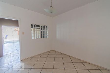Casa para alugar com 130m², 4 quartos e 3 vagas Casa para alugar com 130m², 4 quartos e 3 vagasSala