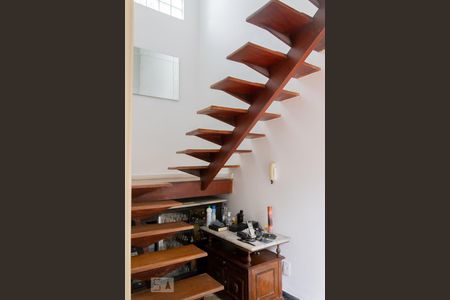 Casa para alugar com 230m², 3 quartos e 2 vagasEscada