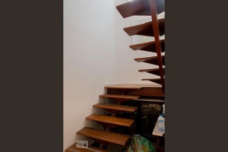 Casa para alugar com 230m², 3 quartos e 2 vagasEscada