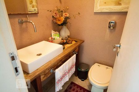 Casa de condomínio à venda com 256m², 4 quartos e 2 vagas Casa de condomínio à venda com 256m², 4 quartos e 2 vagasLavabo