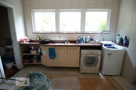 Casa de condomínio à venda com 256m², 4 quartos e 2 vagas Casa de condomínio à venda com 256m², 4 quartos e 2 vagasÁrea de serviço