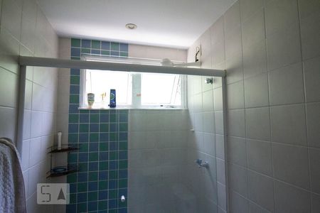 Casa de condomínio à venda com 256m², 4 quartos e 2 vagas Casa de condomínio à venda com 256m², 4 quartos e 2 vagasBanheiro principal