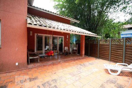 Casa de condomínio à venda com 256m², 4 quartos e 2 vagas Casa de condomínio à venda com 256m², 4 quartos e 2 vagasVaranda