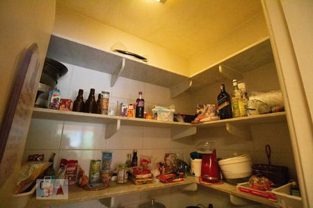 Casa de condomínio à venda com 256m², 4 quartos e 2 vagas Casa de condomínio à venda com 256m², 4 quartos e 2 vagasDespensa