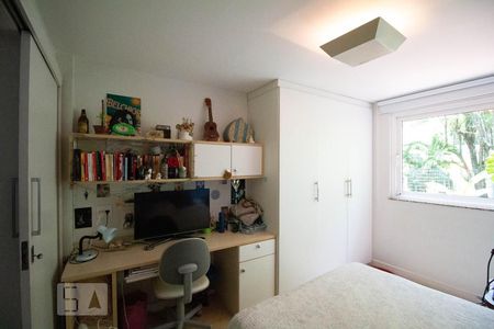 Casa de condomínio à venda com 256m², 4 quartos e 2 vagas Casa de condomínio à venda com 256m², 4 quartos e 2 vagasSuite 2