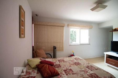 Casa de condomínio à venda com 256m², 4 quartos e 2 vagas Casa de condomínio à venda com 256m², 4 quartos e 2 vagasSuite principal