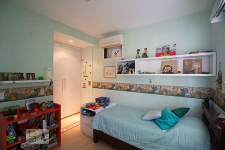 Casa de condomínio à venda com 256m², 4 quartos e 2 vagas Casa de condomínio à venda com 256m², 4 quartos e 2 vagasQuarto 2