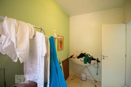 Casa de condomínio à venda com 256m², 4 quartos e 2 vagas Casa de condomínio à venda com 256m², 4 quartos e 2 vagasQuarto de Serviço