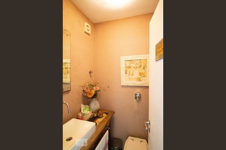 Casa de condomínio à venda com 256m², 4 quartos e 2 vagas Casa de condomínio à venda com 256m², 4 quartos e 2 vagasLavabo