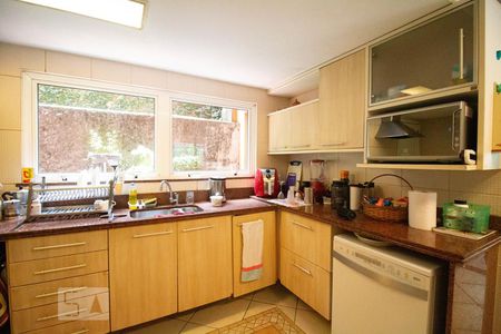 Casa de condomínio à venda com 256m², 4 quartos e 2 vagas Casa de condomínio à venda com 256m², 4 quartos e 2 vagasCozinha