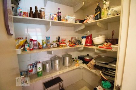 Casa de condomínio à venda com 256m², 4 quartos e 2 vagas Casa de condomínio à venda com 256m², 4 quartos e 2 vagasDespensa