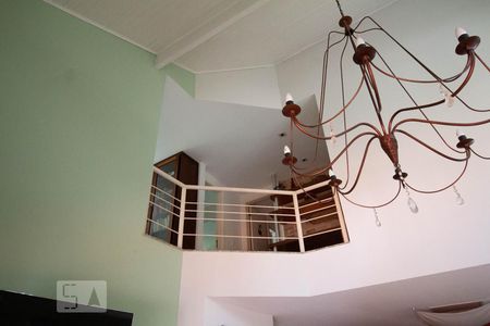 Casa de condomínio à venda com 256m², 4 quartos e 2 vagas Casa de condomínio à venda com 256m², 4 quartos e 2 vagasSala