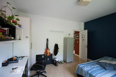 Casa de condomínio à venda com 256m², 4 quartos e 2 vagas Casa de condomínio à venda com 256m², 4 quartos e 2 vagasQuarto 3