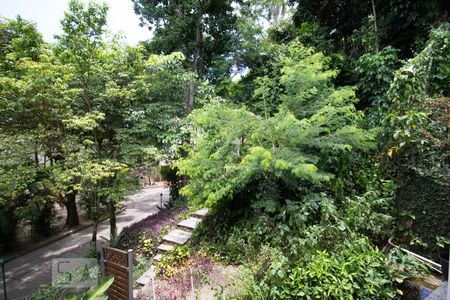 Casa de condomínio à venda com 256m², 4 quartos e 2 vagas Casa de condomínio à venda com 256m², 4 quartos e 2 vagasQuarto 3 vista