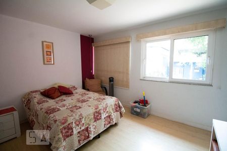 Casa de condomínio à venda com 256m², 4 quartos e 2 vagas Casa de condomínio à venda com 256m², 4 quartos e 2 vagasSuite principal