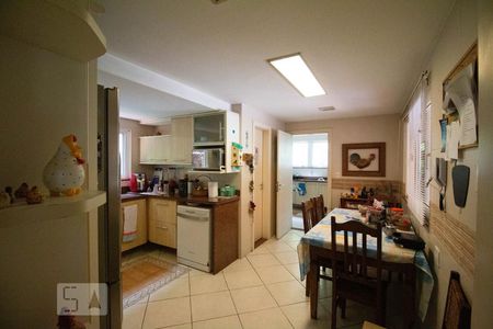 Casa de condomínio à venda com 256m², 4 quartos e 2 vagas Casa de condomínio à venda com 256m², 4 quartos e 2 vagasCozinha