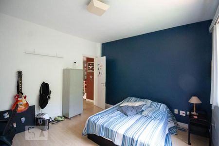 Casa de condomínio à venda com 256m², 4 quartos e 2 vagas Casa de condomínio à venda com 256m², 4 quartos e 2 vagasQuarto 3