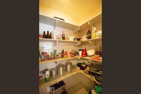 Casa de condomínio à venda com 256m², 4 quartos e 2 vagas Casa de condomínio à venda com 256m², 4 quartos e 2 vagasDespensa