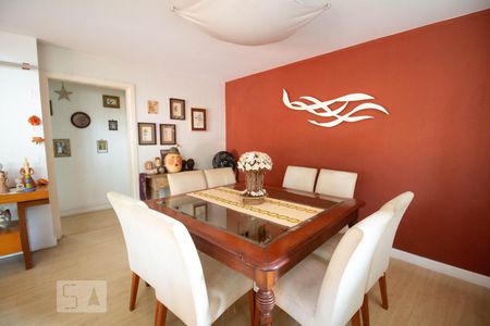 Casa de condomínio à venda com 256m², 4 quartos e 2 vagas Casa de condomínio à venda com 256m², 4 quartos e 2 vagasSala