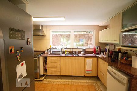 Casa de condomínio à venda com 256m², 4 quartos e 2 vagas Casa de condomínio à venda com 256m², 4 quartos e 2 vagasCozinha