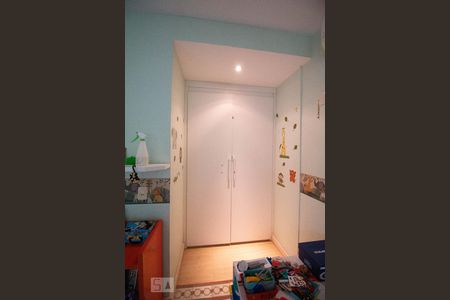 Casa de condomínio à venda com 256m², 4 quartos e 2 vagas Casa de condomínio à venda com 256m², 4 quartos e 2 vagasQuarto 2