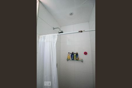 Casa de condomínio à venda com 256m², 4 quartos e 2 vagas Casa de condomínio à venda com 256m², 4 quartos e 2 vagasBanheiro Suite 2