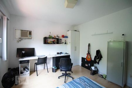 Casa de condomínio à venda com 256m², 4 quartos e 2 vagas Casa de condomínio à venda com 256m², 4 quartos e 2 vagasQuarto 3