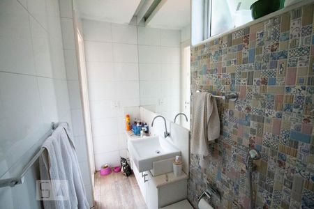 Casa de condomínio à venda com 256m², 4 quartos e 2 vagas Casa de condomínio à venda com 256m², 4 quartos e 2 vagasBanheiro Suite 2