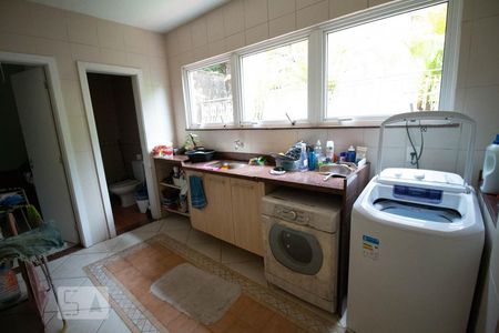 Casa de condomínio à venda com 256m², 4 quartos e 2 vagas Casa de condomínio à venda com 256m², 4 quartos e 2 vagasÁrea de serviço