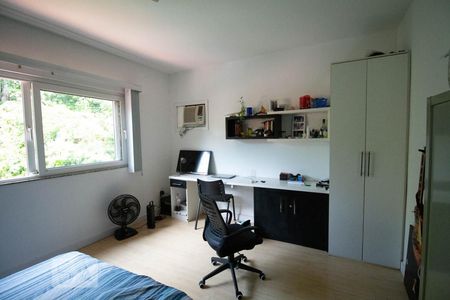 Casa de condomínio à venda com 256m², 4 quartos e 2 vagas Casa de condomínio à venda com 256m², 4 quartos e 2 vagasQuarto 3